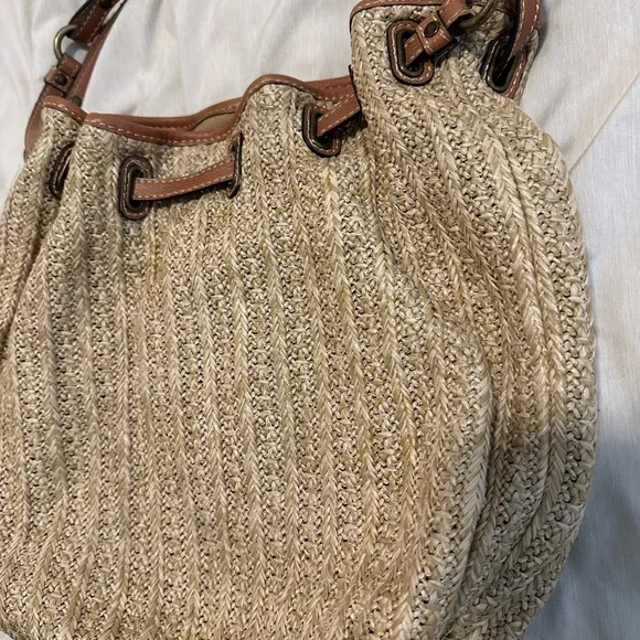 Stylish Tan Woven Fossil bag - Picture 5 of 8